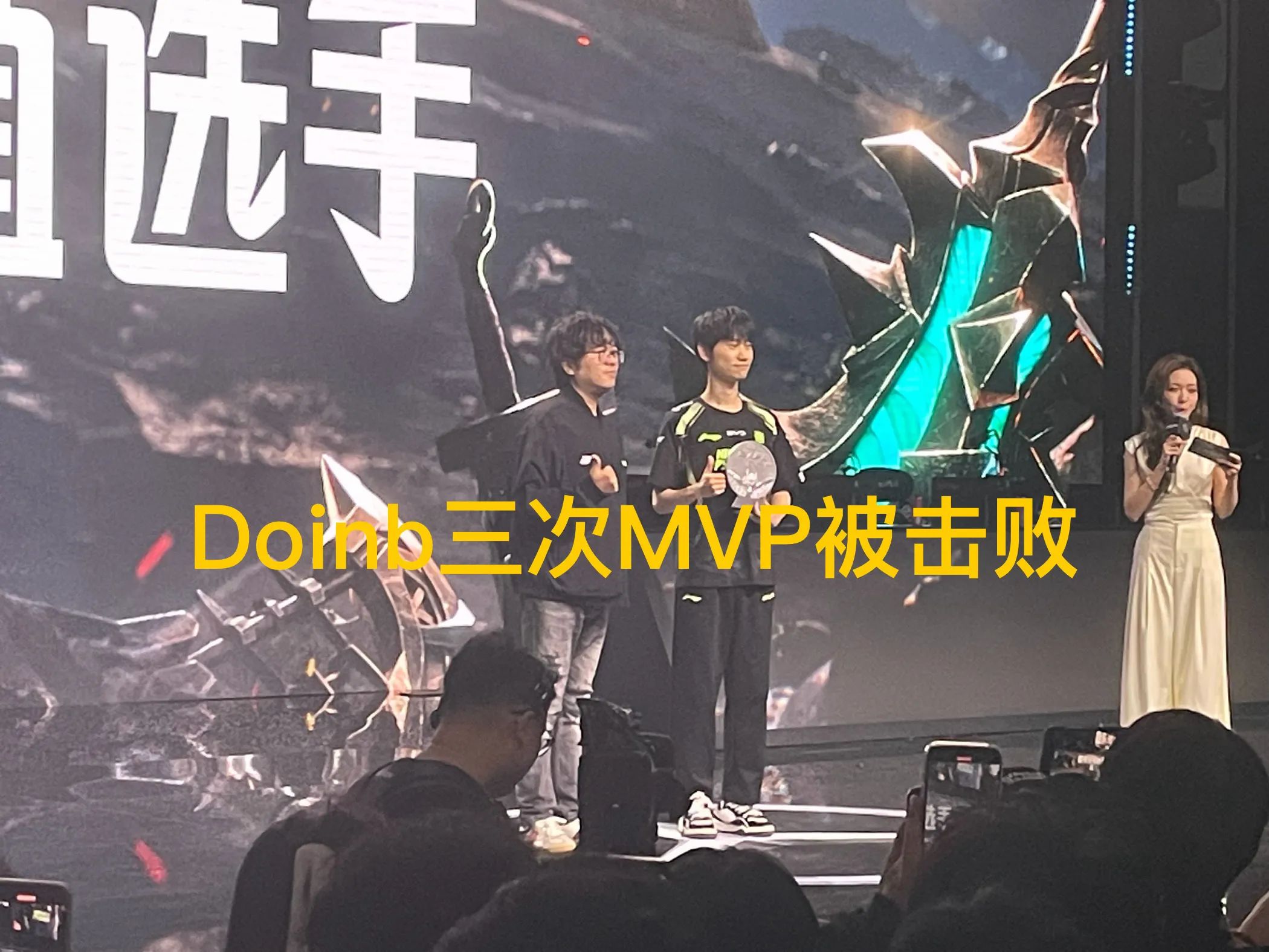 Rookie连续十五场比赛得分超过最后时刻胜出，西班牙队不断突破！(500人集体挑战赛视频)